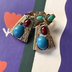 Vintage textured goldtone & faux stone cabochon dangle clip-on earrings