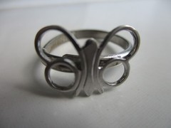 VINTAGE SARAH COVENTRY BUTTERFLY PENDANT NECKLACE SILVERTONE 18″ & RING