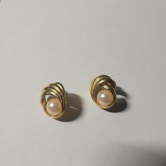 Antique Gold white faux pearl small clip on earrings