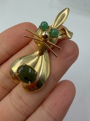Vintage Brooch Bunny Rabbit Green Stone Eyes Goldtone Figural Estate
