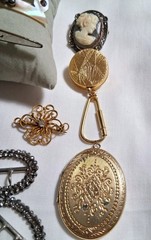 ANTIQUE/VINTAGE Mixed JEWELRY LOT OF 20 PINS/Brooches/Earrings