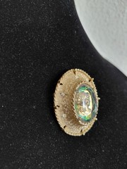 1968 Judy Lee Faceted Heliotrope Glass Reverse Cameo Broch Enhancer A .Borealis