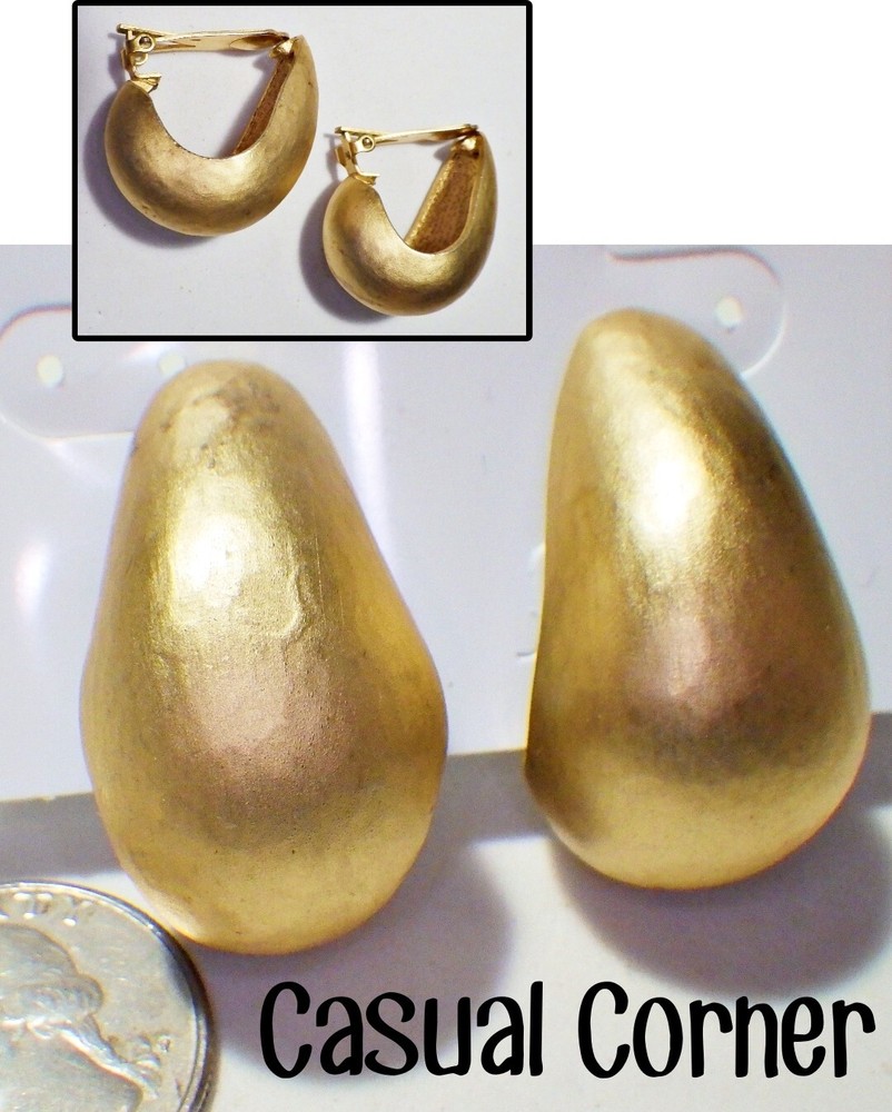 Vtg Signed CASUAL CORNER Lg Chunky Domed J-Shaped Matte Gold Plate Clip Earrings