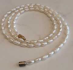 Vintage Faux Rice Pearl Necklace – 22″ Mid Century Summer Strand – Ivory White C