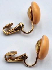 VTG Dainty Solid Round Domed Button Clip On Earrings Goldtone Butterscotch Peach
