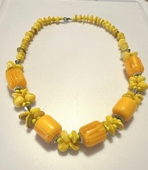 Vintage Yellow Orange Chunky Acrylic Resin Statement Necklace Butterscotch Bead