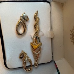 Vintage Gold Tone Cat Link Bracelet/Pin/Earring Set Signed AJC