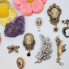 Vintage Costume Jewelry Lot 11 Brooch & Pin Mixed Materials Rhinestone Pearl