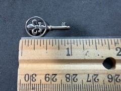 0.99g Vintage Sterling Silver 925 Fleur De Lis Key Pendant Ornate Design M