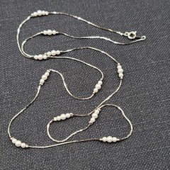 Vintage White Beaded Necklace Silver tone Station Cobra Chain 30″