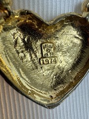 Vintage 1974 Mimi Di N Gold Tone Textured Heart Pendant Bead Necklace Signed
