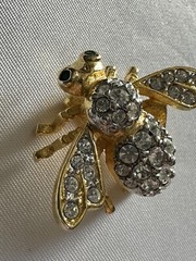 Small Vintage Joan Rivers Pave Clear Crystal Rhinestone Queen Bee Pin Brooch W2
