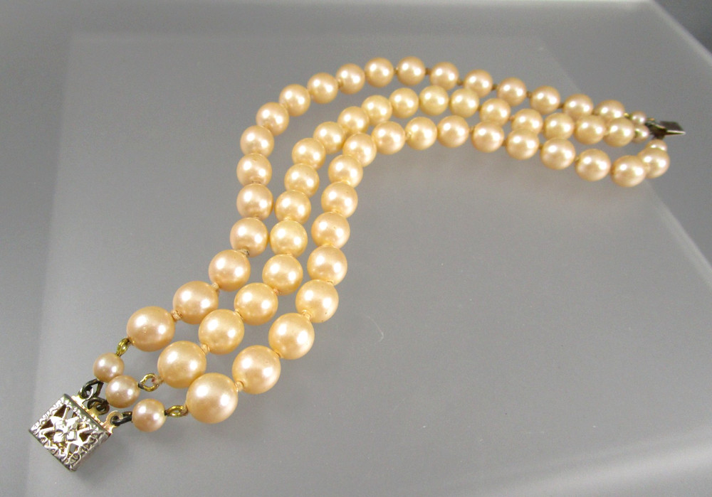Vintage 3 Strand Faux Pearls 7 3/4″ Long Bracelet 1033