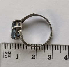Vintage ring sterling silver 925 Size 8.5 Weight 3.29 g. Blue gem. Gold insert.
