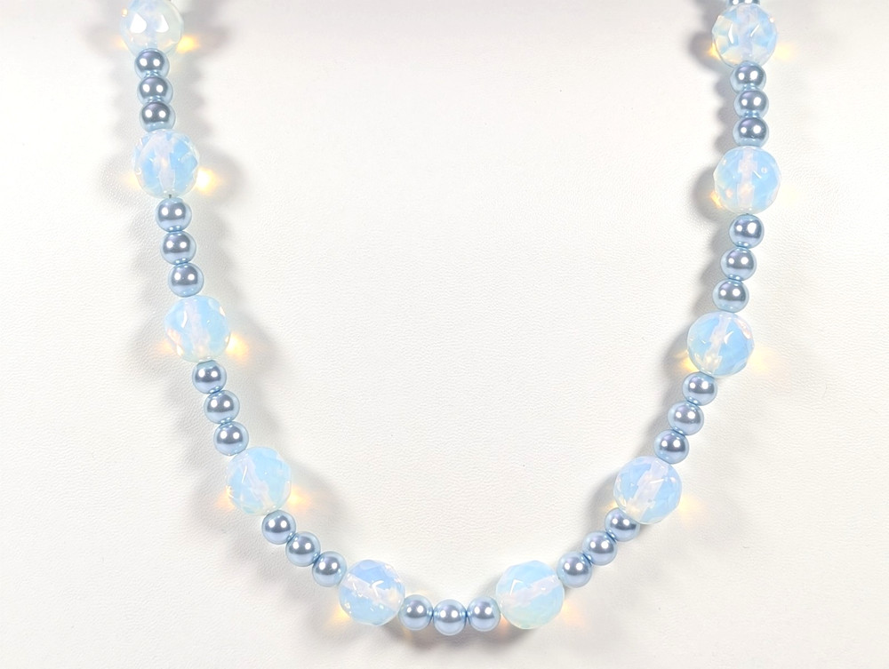 Vtg Opalite Opal Moonstone Glass Opalescent Blue Faux Pearl Bead Necklace