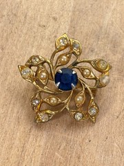 Lot of 7 Vintage Costume Jewelry Brooches and Clips, Frog, Leaves, Ornament