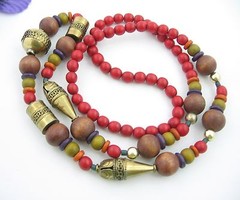 RED WOOD Beads NECKLACE Vintage Beaded Wooden Goldtone Metal Beads 36″