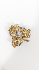 Vintage Ivy Leaf Rhinestone Gold Toned Brooch Pin