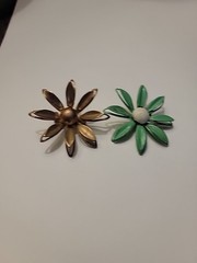 1950-1970 Vintage Metal Enamel Brooches Daisy Flower Design