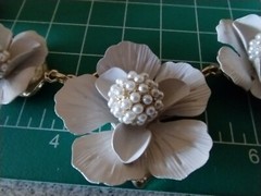 The Limited Faux Pearl Ball Center of A Creamy Beige Flower Choker Necklace #192