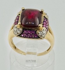 14K Gold gorgeous Garnet,Safire & Diamonds Ring MEDA size 6.25, 5g approximately