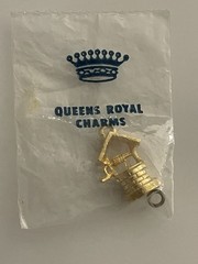 Vintage Gold Tone Plated Wishing Well Queens Royal Charms – New!