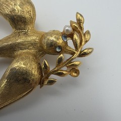 VTG Marvella Dove Brooch Gold Tone Bird Peace Olive Branch Faux Pearl