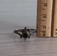 Vintage *Bent Band* Sterling Silver Onyx? Turtle Tarnished Ring Size 7.25