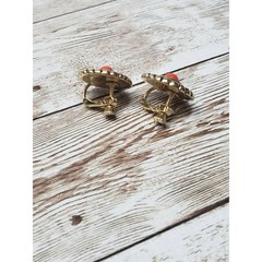 Vintage Screw On Earrings – Gold Tone Red Center Round Circle 0.75″