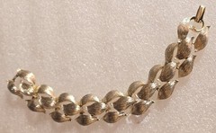 Vintage Signed Lisner Textured Brushed Gold Tone Metal Link Bracelet