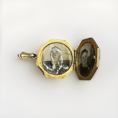 Vintage Art Deco Octagon Locket – 1/20 12K Gold Filled – Etched Floral Design DI