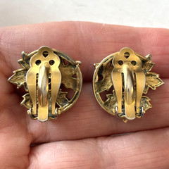 Vintage MMA Earrings Gold Tone Grape Wreath 1986 Metropolitan Museum Of Art Clip