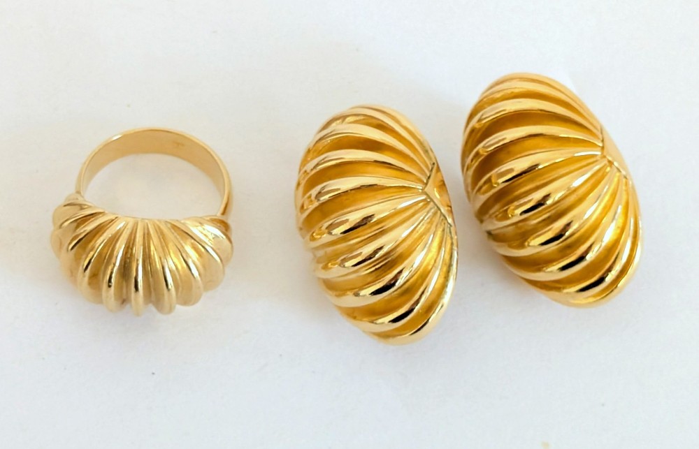 Vintage 1980’s Gold Plated Ribbed/Domed Ring and Pierced Earrings