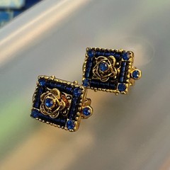 Vintage Blue and Gold Beaded Clip-On Earrings – Flower with Blue Beads and Gems