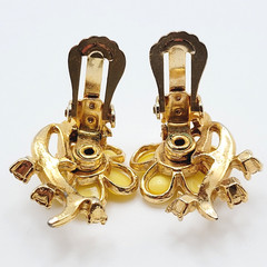 Pale Yellow Thermoset Flower w Orange Rhinestone Gold Tone Clip On Vtg Earrings