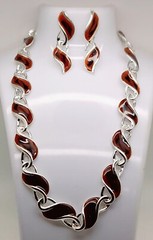 VINTAGE STYLE SET NECKLACE CHOKER & EARRING BROWN COLOR ENAMEL LINK SIVERTONE