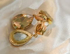 Vintage Unbranded formal light brown double tear drop dangle clip on earrings