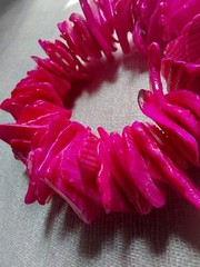 Vintage 1980s Hot Pink Dyed Shell Chunk Bracelet Stretchy Statement Retro Boho