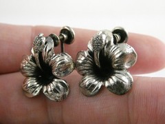 Vintage Danecraft Sterling Silver Hibiscus Flower Screwback Earrings 5.4g .75 In