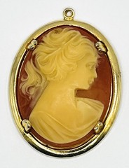 Vintage Gold Tone Cameo Pendant – Large 2 Inch