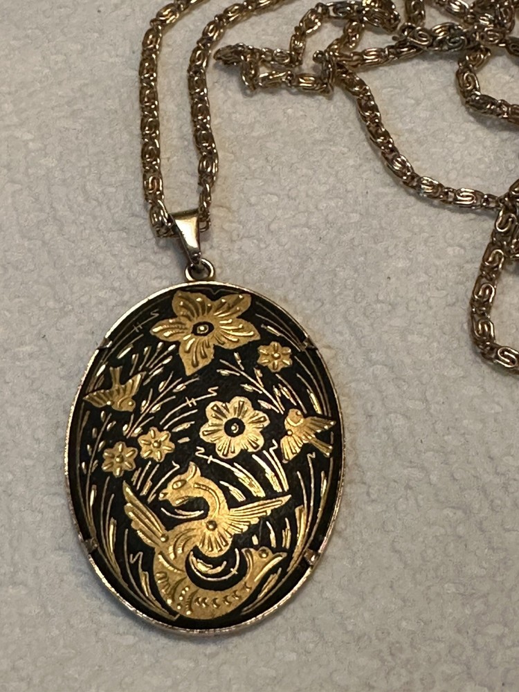 VTG 2 “ GOLD PLATED DAMASCENE PENDANT ON 24” CHAIN- Costume Jewelry
