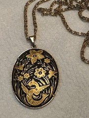 VTG 2 “ GOLD PLATED DAMASCENE PENDANT ON 24” CHAIN- Costume Jewelry