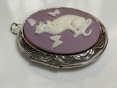 Cat Cameo Violet Pendant