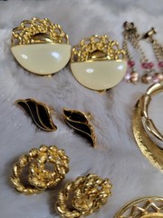 15 Piece Jewelry Vintage Signed Monet Lot 5 Neck 1 Bracelet 3 Brooch 6 Pair Ear