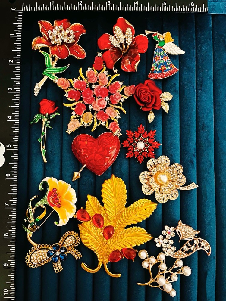 14pcs Red and Gold Floral Brooch Collection – Elegant Heart Fox Angel