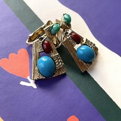 Vintage textured goldtone & faux stone cabochon dangle clip-on earrings
