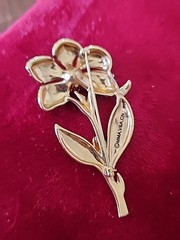 Metropolitan Museum of Art signed MMA.V&A.CN Flower Brooch Victoria & Albert