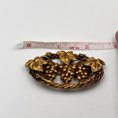 Mid Century Gold Tone Grape Cluster Brooch Pin Vineyard Leaf Vintage 40s-60s