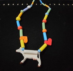 VTG Parrot Pearls / Flying Colors Ceramic Cow Necklace – Colorful 70s Statement