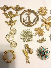 VARIETY OF VINTAGE BROOCHES LOT 21PC wear, repair, parts
